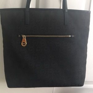 Michael Kors Bucket Tote